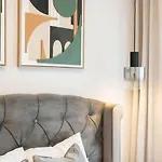 Sunny 2br Flat - Location - 3 Balconies شقة *