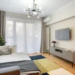 Sunny 2br Flat - Location - 3 Balconies شقة