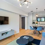 Sunny 2br Flat - Location - 3 Balconies شقة
