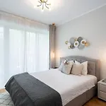 Sunny 2br Flat - Location - 3 Balconies شقة