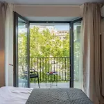 Sunny 2br Flat - Location - 3 Balconies شقة *