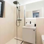 شقة Sunny 2br Flat - Location - 3 Balconies *