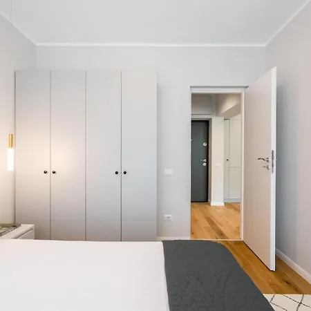 Sunny 2br Flat - Location - 3 Balconies