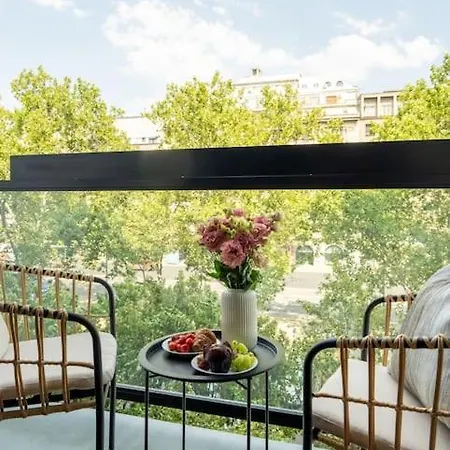 Sunny 2br Flat - Location - 3 Balconies