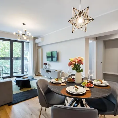 Sunny 2br Flat - Location - 3 Balconies Apartment