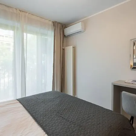 Sunny 2br Flat - Location - 3 Balconies *