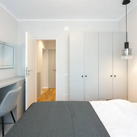 Daire Sunny 2br Flat - Location - 3 Balconies Bükreş