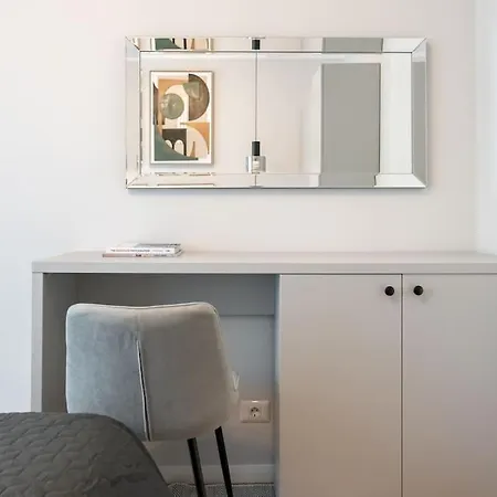 Daire Sunny 2br Flat - Location - 3 Balconies Bükreş