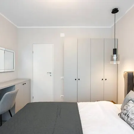 Daire Sunny 2br Flat - Location - 3 Balconies Bükreş