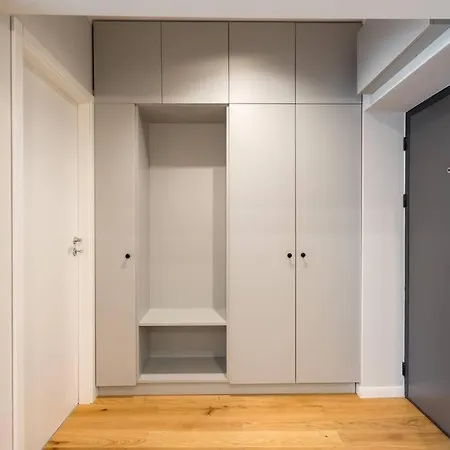 Sunny 2br Flat - Location - 3 Balconies