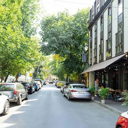 Sunny 2br Flat - Location - 3 Balconies