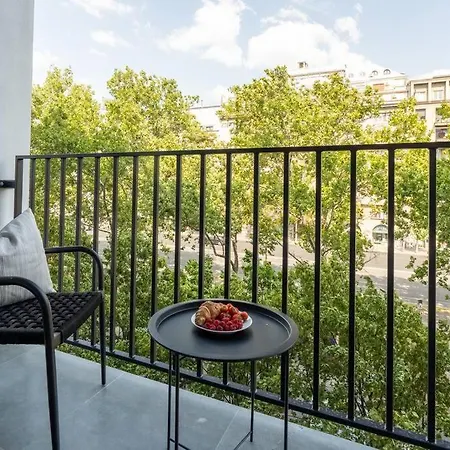Sunny 2br Flat - Location - 3 Balconies شقة *