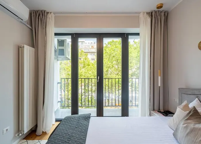 Sunny 2br Flat - Location - 3 Balconies