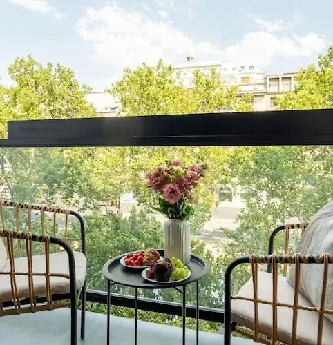 Sunny 2br Flat - Location - 3 Balconies