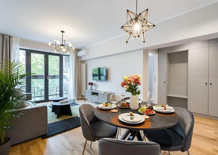 Sunny 2br Flat - Location - 3 Balconies Apartament