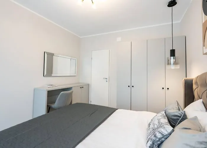 Sunny 2br Flat - Location - 3 Balconies