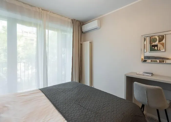 Sunny 2br Flat - Location - 3 Balconies *