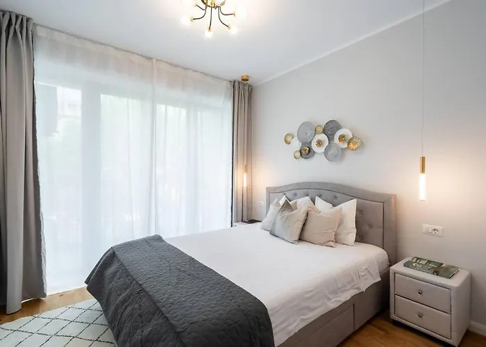 Sunny 2br Flat - Location - 3 Balconies Apartmán