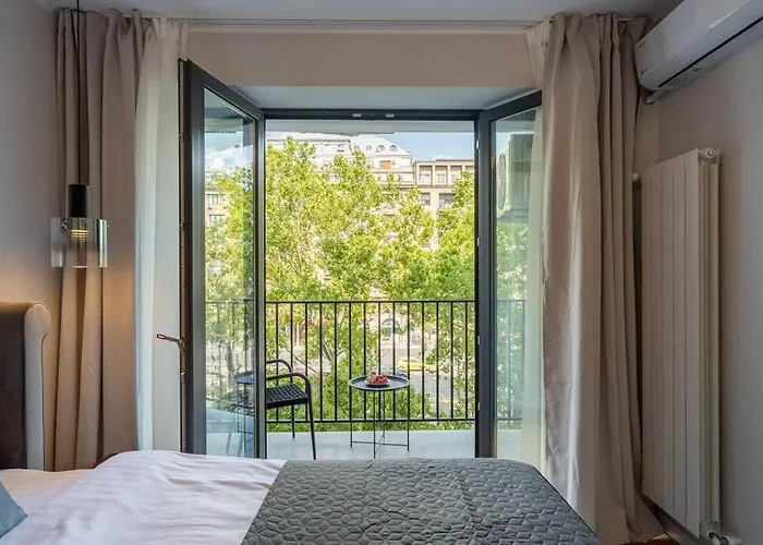 Sunny 2br Flat - Location - 3 Balconies Apartament *