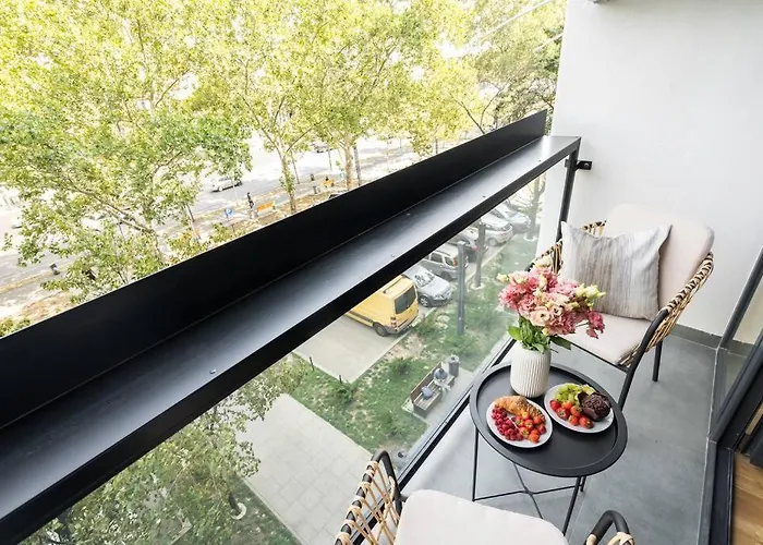 Sunny 2br Flat - Location - 3 Balconies *