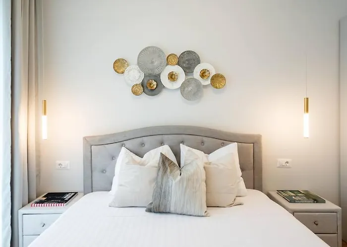 Sunny 2br Flat - Location - 3 Balconies Apartament