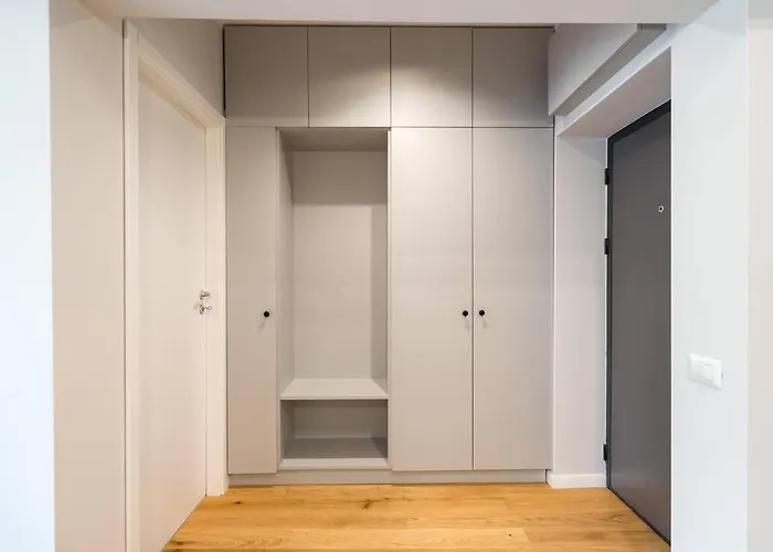 Sunny 2br Flat - Location - 3 Balconies