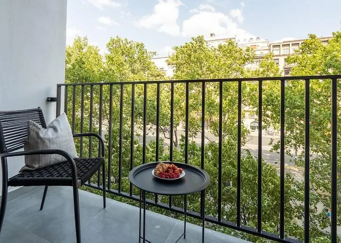 Sunny 2br Flat - Location - 3 Balconies Apartament *