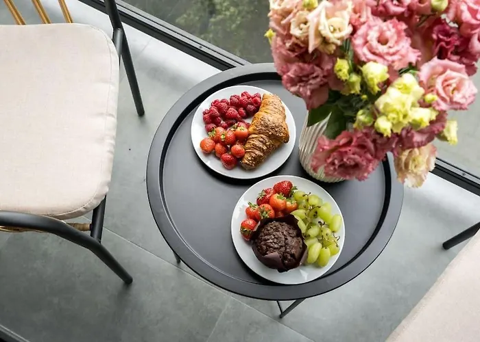 Sunny 2br Flat - Location - 3 Balconies *