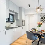 Lejlighed Sunny 2br Flat - Location - 3 Balconies Bukarest
