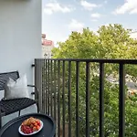 Sunny 2br Flat - Location - 3 Balconies Lejlighed Bukarest