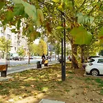 Sunny 2br Flat - Location - 3 Balconies Lejlighed