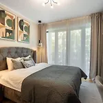 Sunny 2br Flat - Location - 3 Balconies Lejlighed *
