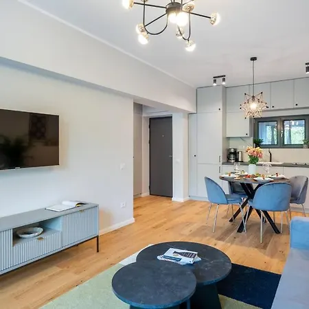 Sunny 2br Flat - Location - 3 Balconies Διαμέρισμα