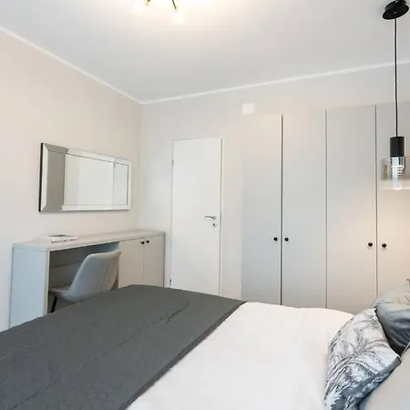 Sunny 2br Flat - Location - 3 Balconies