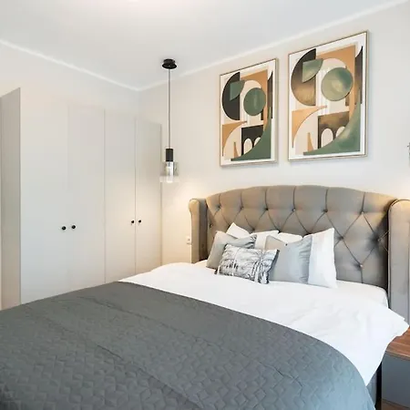 Sunny 2br Flat - Location - 3 Balconies *