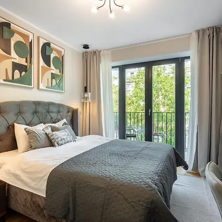 Sunny 2br Flat - Location - 3 Balconies Βουκουρέστι