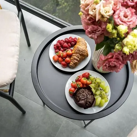 Sunny 2br Flat - Location - 3 Balconies *